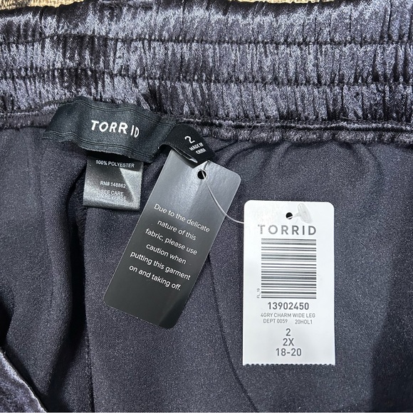 Torrid NWT! Dark Navy Blue Silk Charm Wide Leg Pant Size 2X (18-20) - Picture 8 of 15